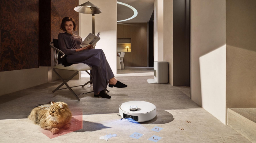 Oblíbený robotický vysavač dorazil do Česka. Mova V50 Ultra si vypere mop, překoná prahy a sám se vyčistí