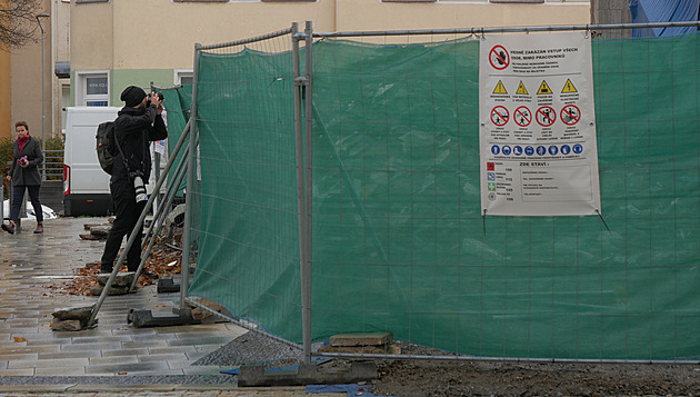 Azbest z bývalého úřadu musí pryč, panely nahradí fasáda s novým dekorem