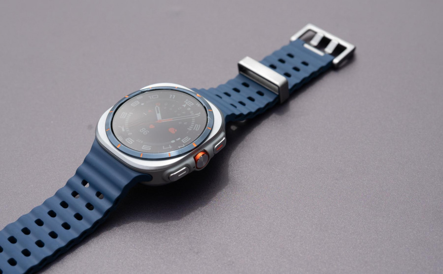 Samsung Galaxy Watch v extrémních slevách. Bestseller koupíte jen za 4 790 Kč