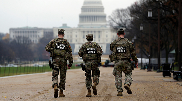 Dva členové Národní gardy jsou v kritickém stavu po střelbě poblíž Bílého domu