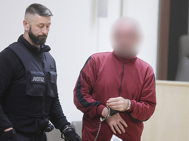 Chtěl upálit manželku v tramvaji, dostal doživotí. Jako poprava, řekl německý soud