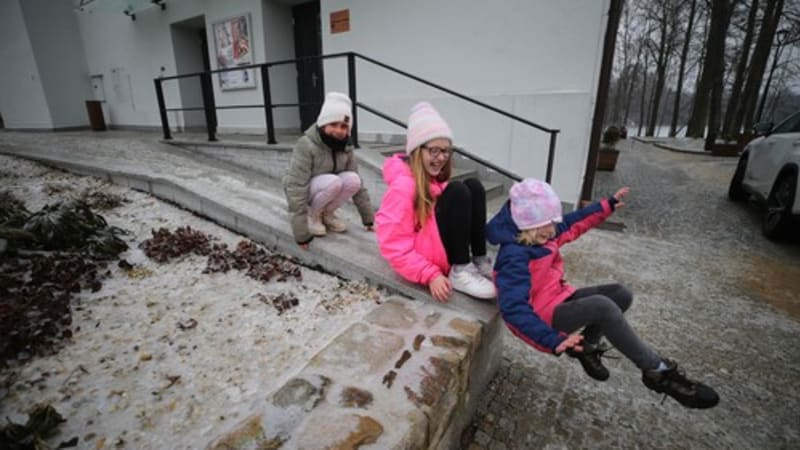 VÝSTRAHA: Spustí se lijáky, hrozí ledovka. Podívejte se, kde to bude hodně klouzat
