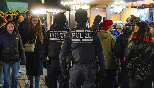 Incident na trzích v Německu. Maročan obtěžoval lidi na kluzišti, pak vytáhl nůž