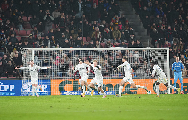 Sudí: Ruka, ale dovolená. Jak nešikovnost vedla na Spartě ke gólu Liberce