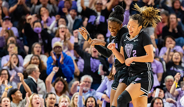 O vše postaráno, zabaleno v trendy fialové. Za oponou nejdražšího ženského klubu