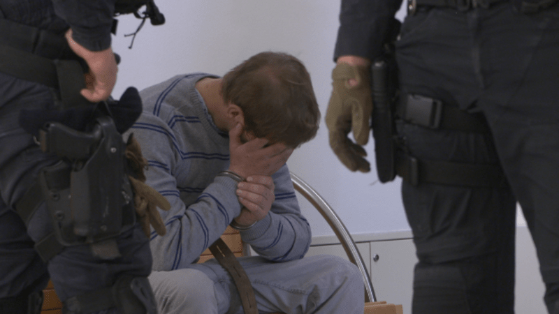 „Všichni viděli, jak ji tříská, a nikdo nic neudělal.“ Ubití dívky ve Višňové začne řešit soud