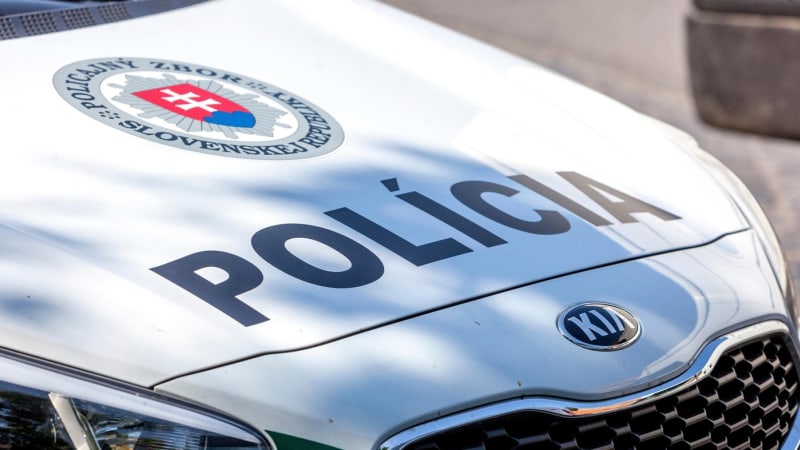 Šel opravit auto, manželka ho našla mrtvého s cizí ženou. Slovenská policie řeší záhadný případ