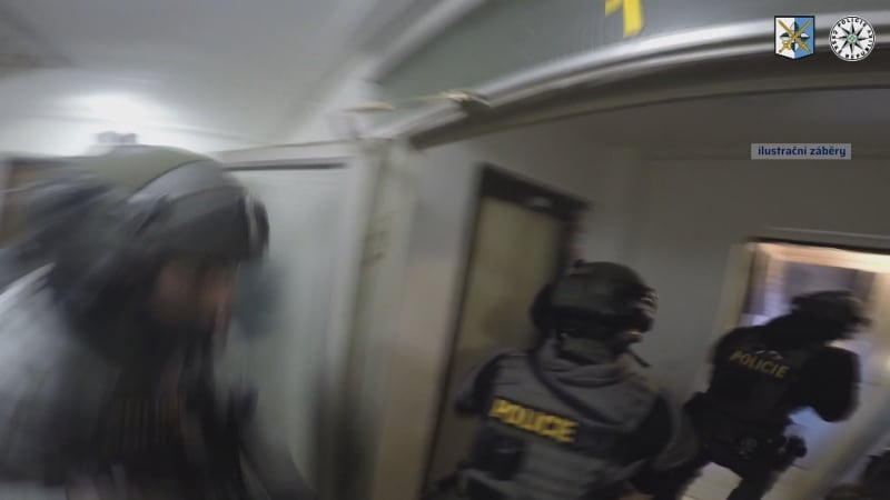 Rozprášení drogového gangu v Praze a okolí: Policie měla najít mimo pervitinu i výbušniny