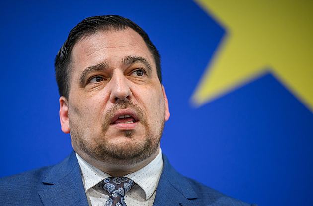 Zdechovský se omluvil za humorný obrázek. Pozdě, ale přece, reagoval advokát