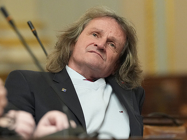 Spor o L-159. Ať Pavel dělá obchoďáka, řekl Ševčík. Prokremelské, vyčetl mu exministr