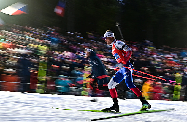 Biatlon ONLINE: Jede se hromadný závod, Krčmář střílí bez chyby, Hornig za dvě