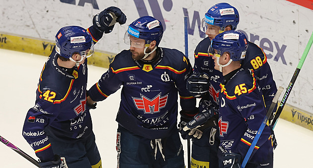 ONLINE: Budějovice srovnávají s Třincem. Lídr čelí druhé Plzni, Kometa hostí Hradec