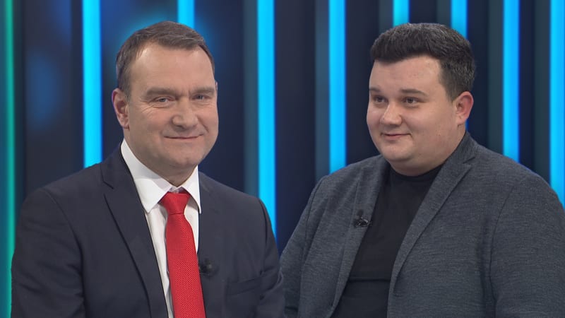 Fiala z SPD: Okamura ukázkově šetří, ruší USA za statisíce. A za Slováky létá, smál se Hlavatý