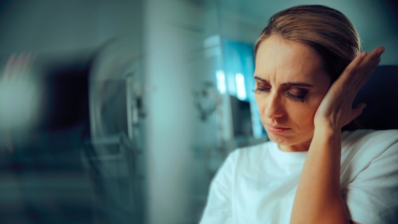 Pulzuje či zvoní vám v uších? Může jít i o nádor, varuje lékař. Popsal, kdy vyhledat pomoc