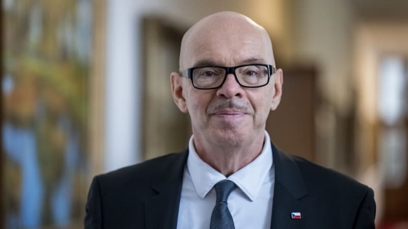 Klempíř si zve demonstrující umělce: Vyříkáme si to z očí do očí, říká ministr kultury