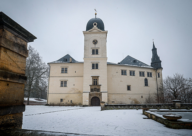 Dědička rodu Walderode získá mobiliář zámku Hrubý Rohozec, NPÚ se neodvolá