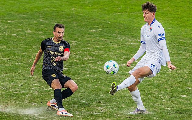 Hradec - Baník 0:1 po pen., další pohárové drama, v osmé sérii rozhodl Chaluš