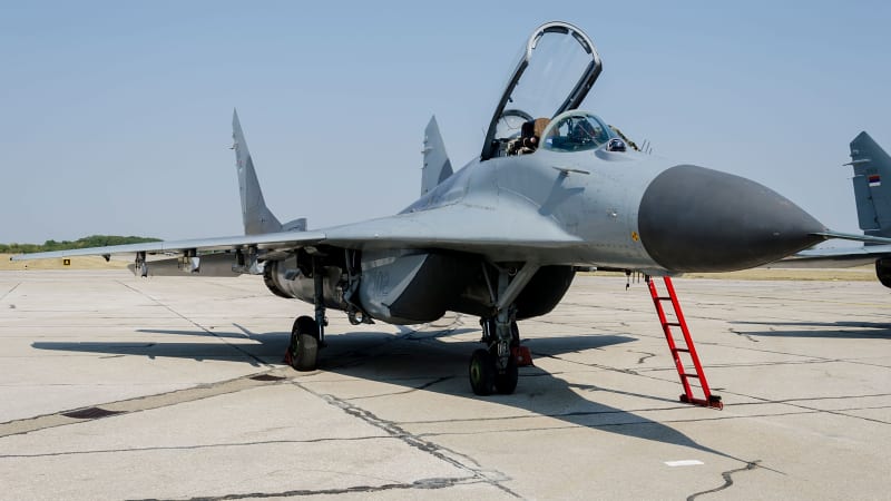 Srbsko osadilo MiGy balistickými raketami. Chystá se na konflikt se sousedy