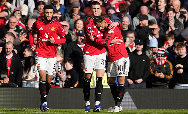 ONLINE: Manchester United hraje s Aston Villou, večer Liverpool přivítá Tottenham