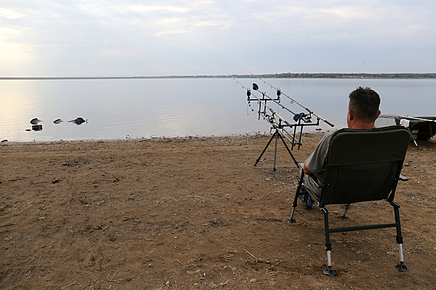 Potopená loď, nabrání na kapotu. Porybní se v práci bojí, musí měnit strategii