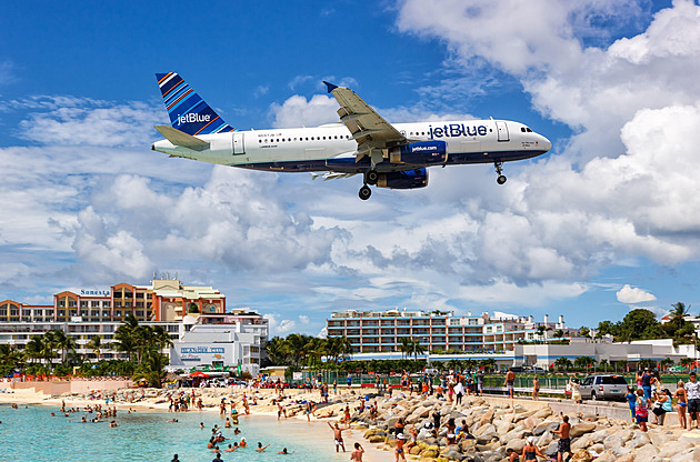 S občankou lze cestovat i mimo EU. Jaké doklady s sebou musí mít Češi na dovolené