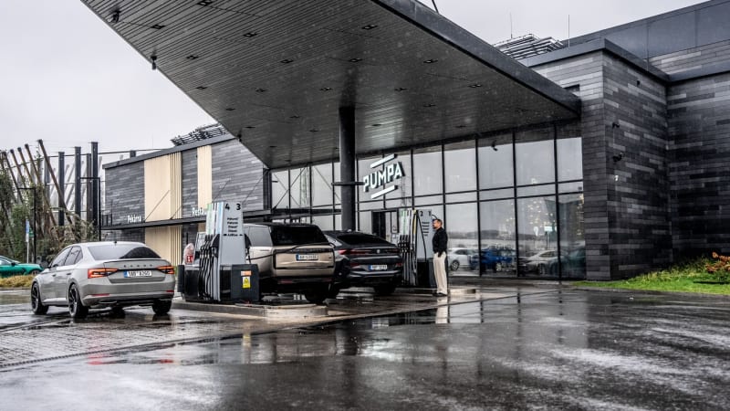 Babiš kritizuje ceny paliv. Jeho Pumpa však prodává dráž než řada jiných čerpacích stanic