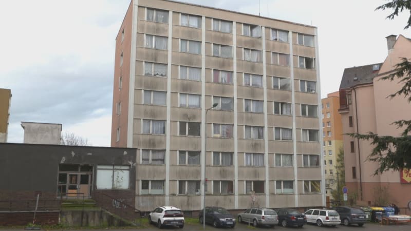 Obchod s chudobou, sedm dětí ve 2+1. Problematická ubytovna v Jablonci se chystá na prodej