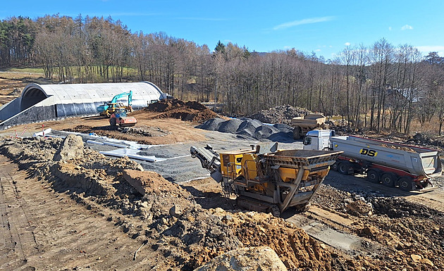 Zkraťte ji. Kraje tepou silničáře kvůli půlroční uzavírce, dotkne se tisíců lidí