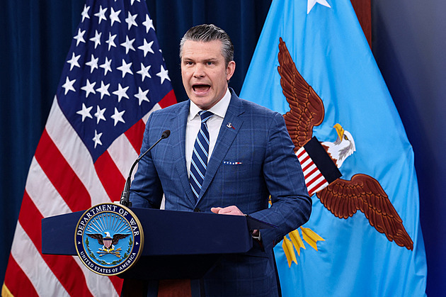 Žadonící Írán jsme zničili, Trump vstoupí do dějin, prohlásil Hegseth