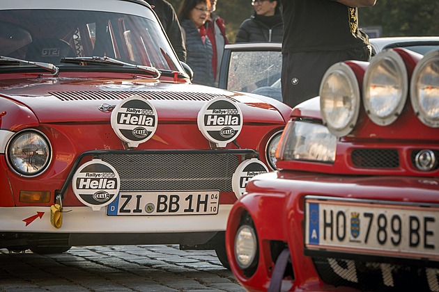 Veteránská rally startuje z Pražského hradu, pojďte na start s iDNES.cz