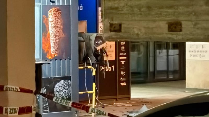 Manévry v Praze: Policie dopadla čtyři podezřelé, kteří měli odpálit bankomaty