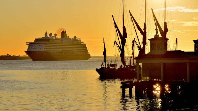 Hoch měl na výletní lodi na Floridě zneužít a uškrtit svou sestru. Hrozí mu doživotí