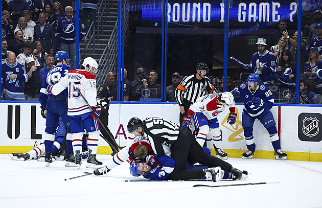 Chcete utřít slzy? Tampa vyhrotila ostrou sérii, Slafkovský dostal lekci při bitce