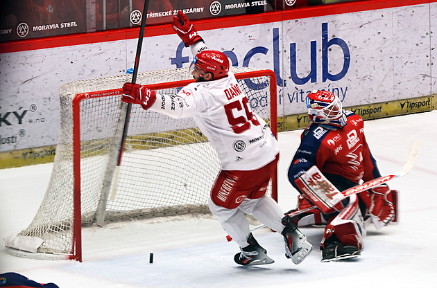Třinec - Pardubice 5:4P. Domácí mají první bod, velkolepý obrat završil Daňo