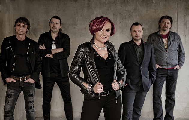 Naše zpěvačky znám, ale mám hokej v dnešních klucích, přiznává Petra Janů