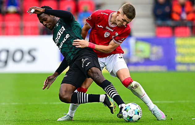 ONLINE: Karviná - Pardubice 0:1, Patrák otevřel skóre úvodního zápas o umístění