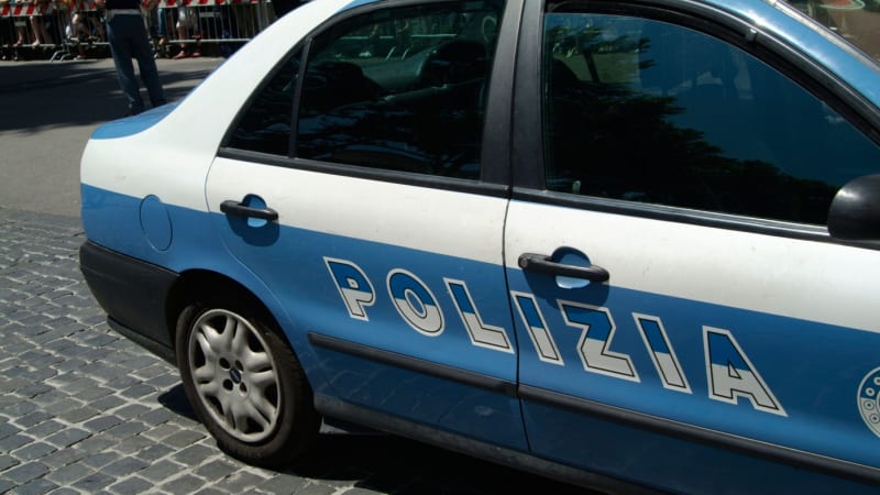 Spadl z motorky, pak ho přejel náklaďák. U Neapole zemřel český motorkář