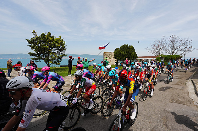 Giro ONLINE: První Grand Tour roku začíná. Sprinterské týmy kontrolují duo v úniku