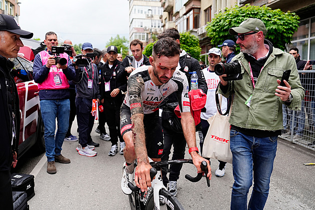 Kriminální čin. Podivný restart. Špatná volba etap. Co Giro řešilo v Bulharsku