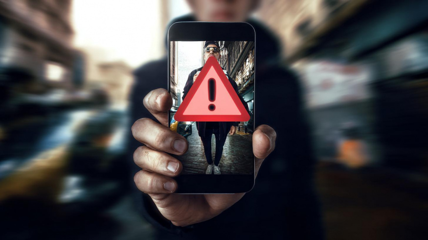 Nemáte ji v telefonu také? Desítky mobilních aplikací slibují nemožné, kradou ale uživatelská data