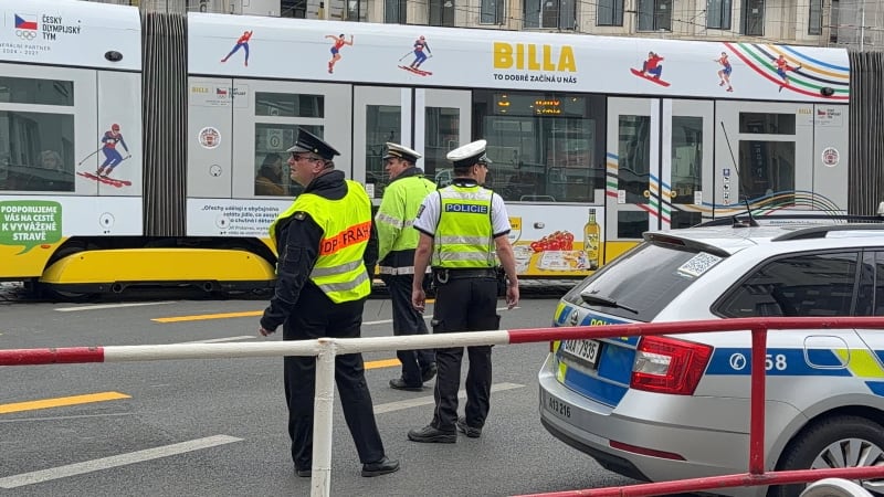 Dopravní chaos v Praze: Nefunkční semafory ochromily 23 klíčových křižovatek