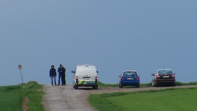 Přejel družku autem u  Prahy, pak jí ho nechal stát na hrudníku. Mstil se za údajnou nevěru