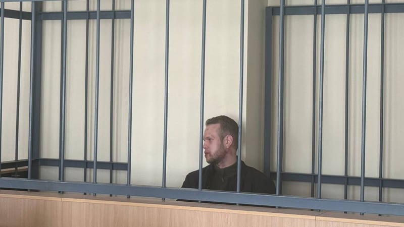 Ruský voják neunesl rozchod. Expřítelkyni znetvořil kyselinou a pobodal, ta teď bojuje o život