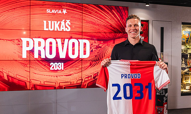 Fotbalové přestupy ONLINE: Provod ve Slavii prodloužil smlouvu do roku 2031