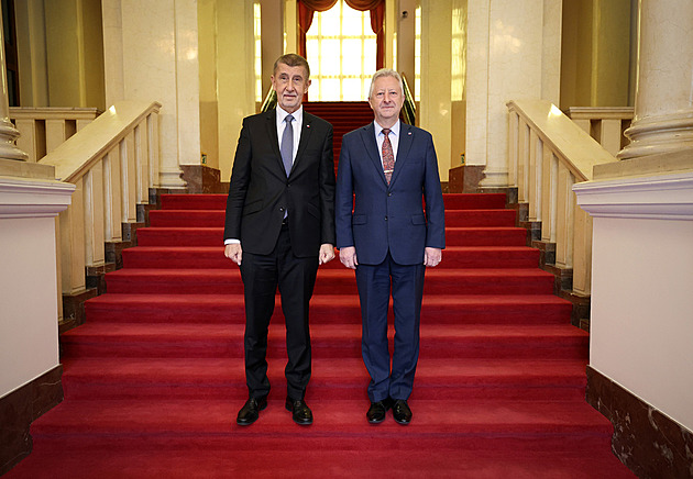 Babiš se sejde se Zůnou. Budou řešit summit NATO i novou armádní koncepci