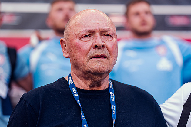 Koubek chválil druhou půli, překvapila ho kulisa: Příště budu jako výpravčí Hubička