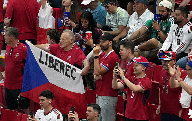 Cože? Pivo za tolik? Fanoušci řeší vysoké ceny na MS ve fotbale, Češi mají štěstí