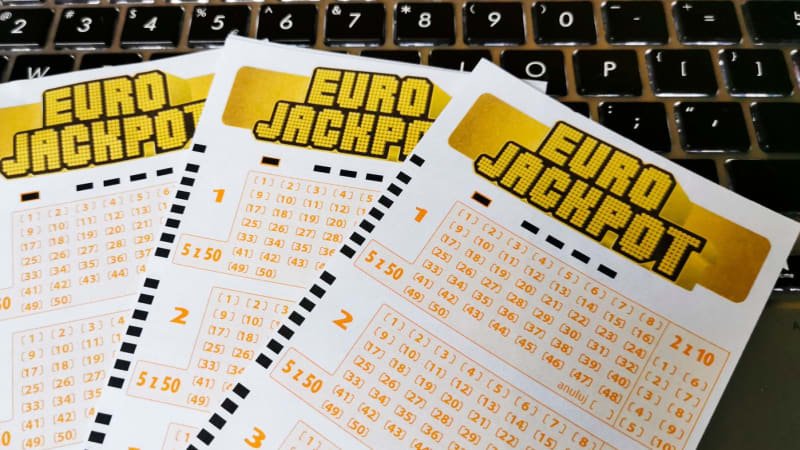 Další milionář v Česku: Výherce v Eurojackpotu bere díky šťastným číslům vysokou výhru