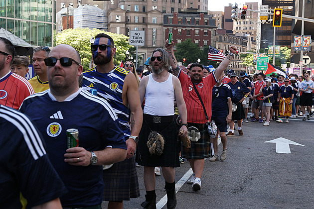 Skotští fanoušci vzali Boston útokem. Místním barům došly zásoby piva