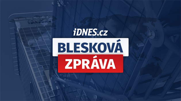 Muž se zbraní u školy v Čelákovicích, varuje policie. Na místě je zásahovka